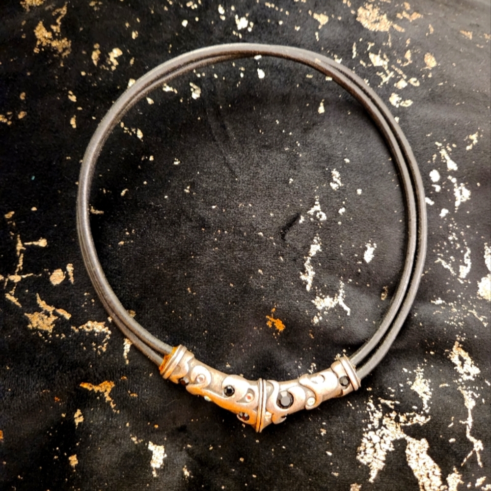 Chikos choker